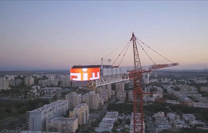 Tower Crane Signage: High reaching advertising techniques